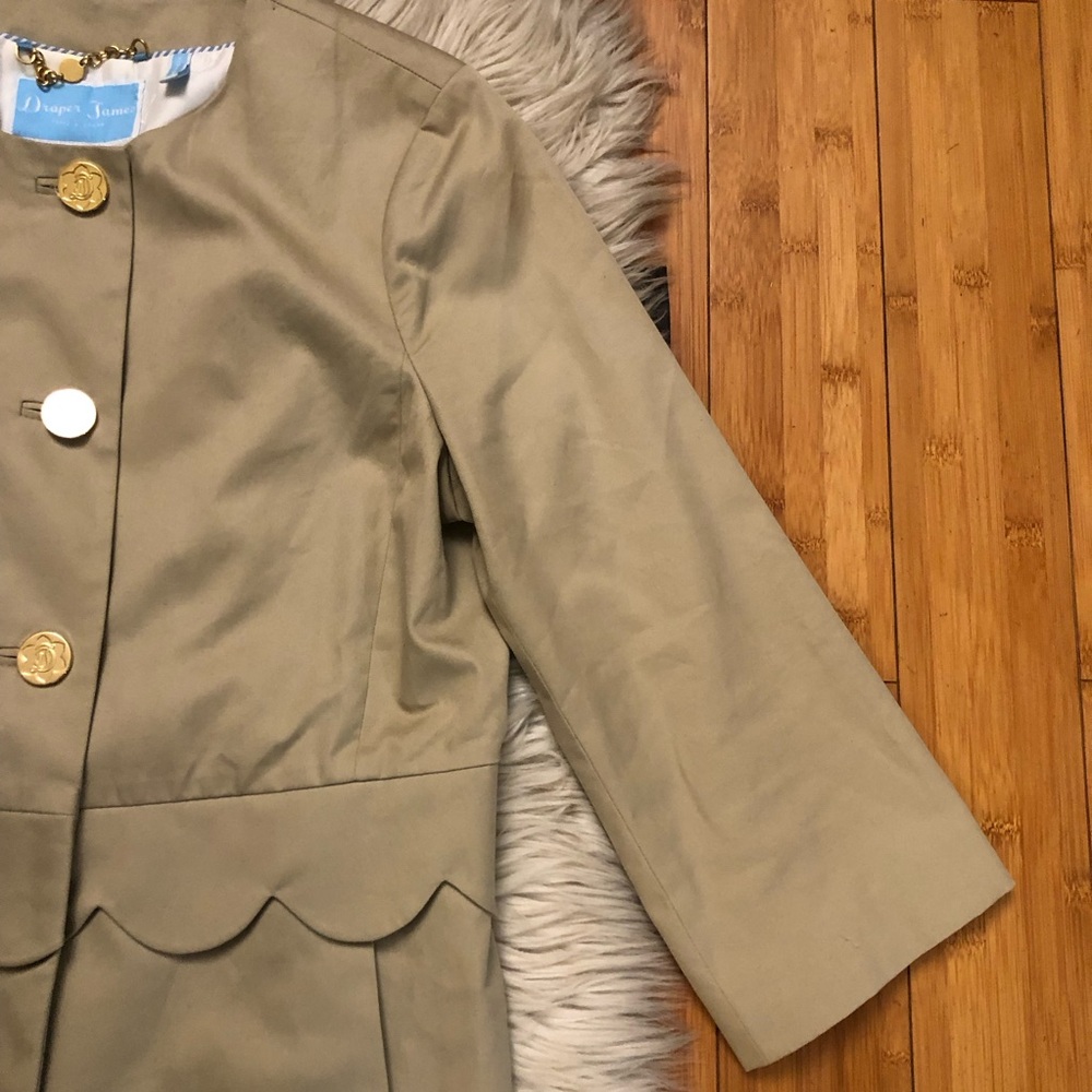 Draper James Scalloped Waist Gold Button Neutral Crew Neck Beige Trench Coat 10 - Picture 4 of 13